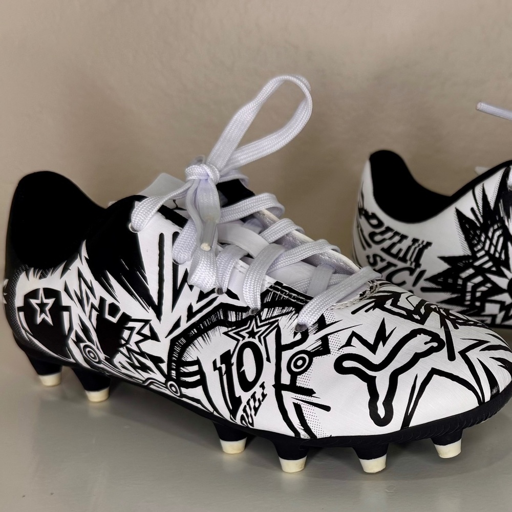 Puma Kids' Ultra Play FG/AG Christian Pulisic Edition – White/Black – Size 13